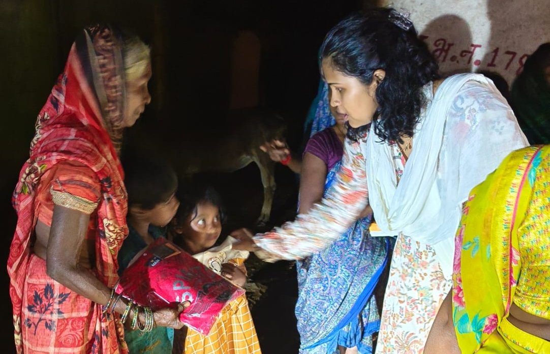 जन्मदिन पर सेवा का संकल्प: धनुहार-बैगा जनजाति के बीच पहुंचीं किशमिश भानु, बांटी खुशियां