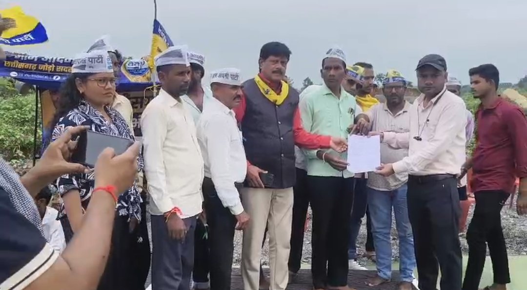 भ्रष्टाचार की भेंट चढ़ा गुरसिया पुल का मरम्मत कार्य: 4.76 करोड़ खर्च, फिर भी उखड़ी सड़क; आम आदमी पार्टी ने खोला मोर्चा
